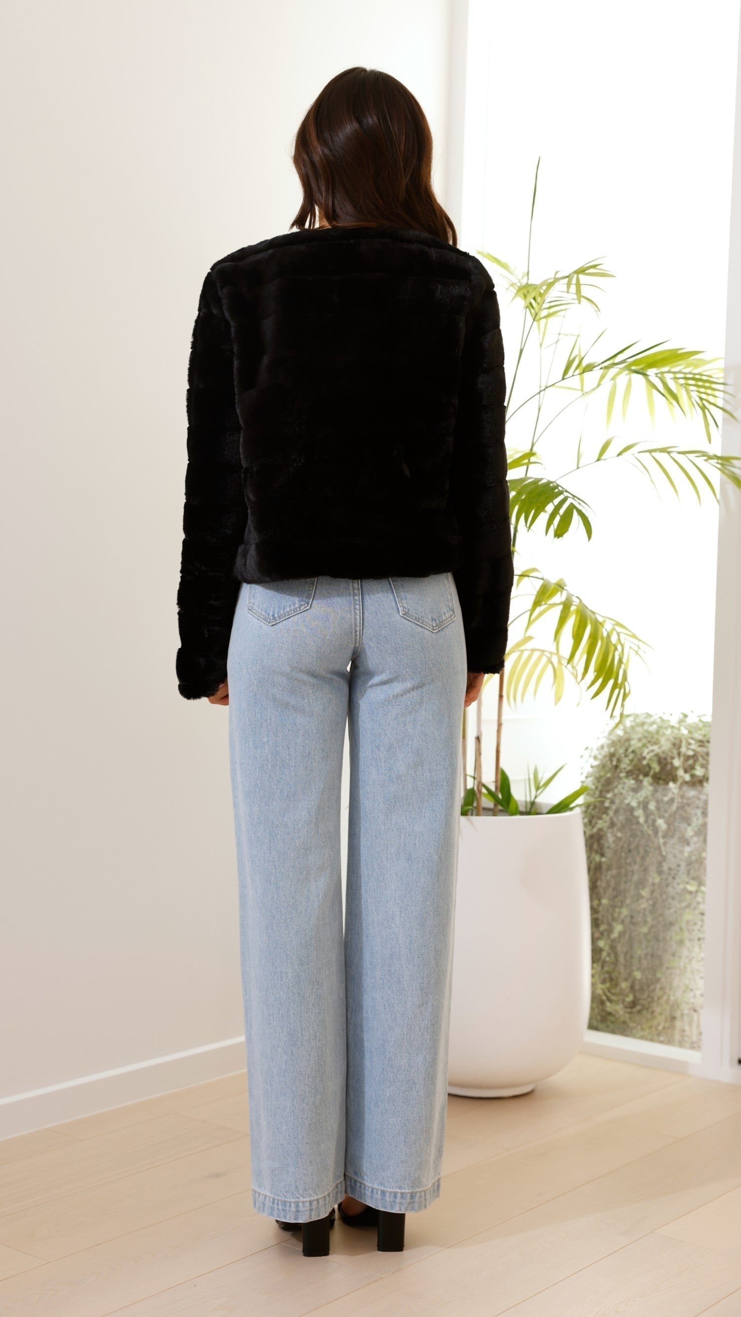 Women's Cropped Faux Fur Jacket – Sutton James Sutton James