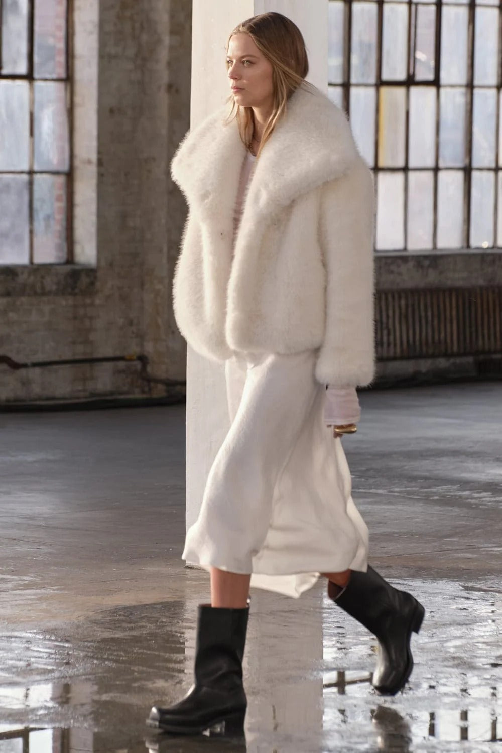 Women's Oversized Fur Coat – Sutton James Sutton James
