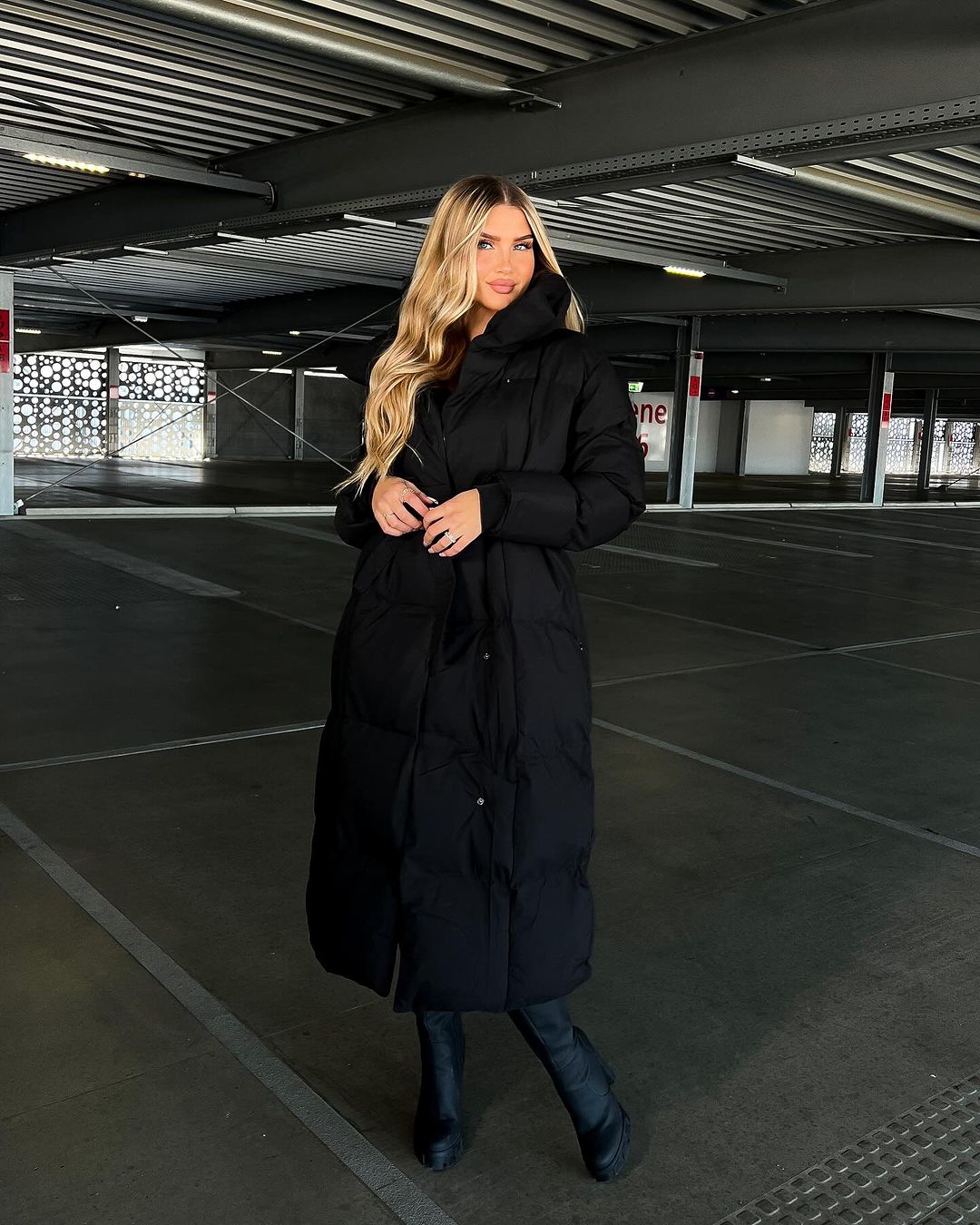 Elegant long winter coat with adjustable belt for optimal comfort Sutton James